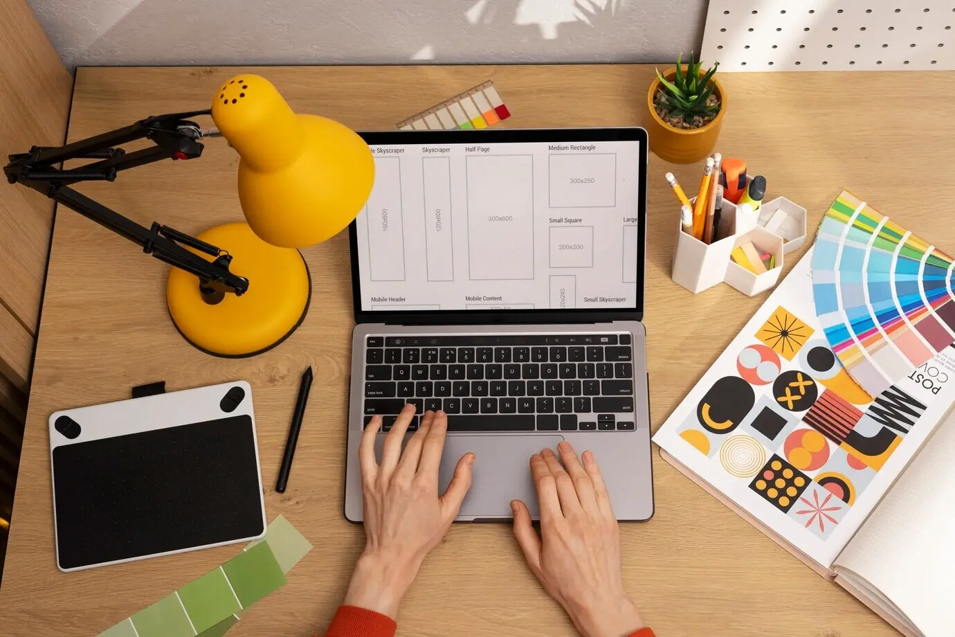 Stillleben eines Grafikdesign-Studios